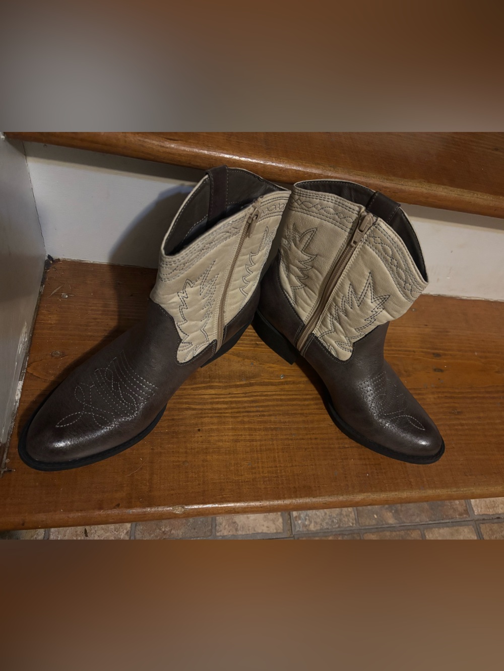 Coconuts by Matisse Pistol Western Cowboy Ankle Boots Brown Cream 8M - Picture 2 of 7